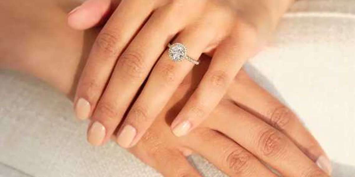 Modern Engagement Rings: A Perfect Blend of Elegance and Style