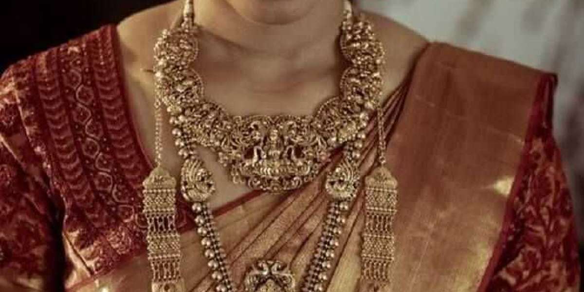 What design choices are there for personalized jewelry in India?
